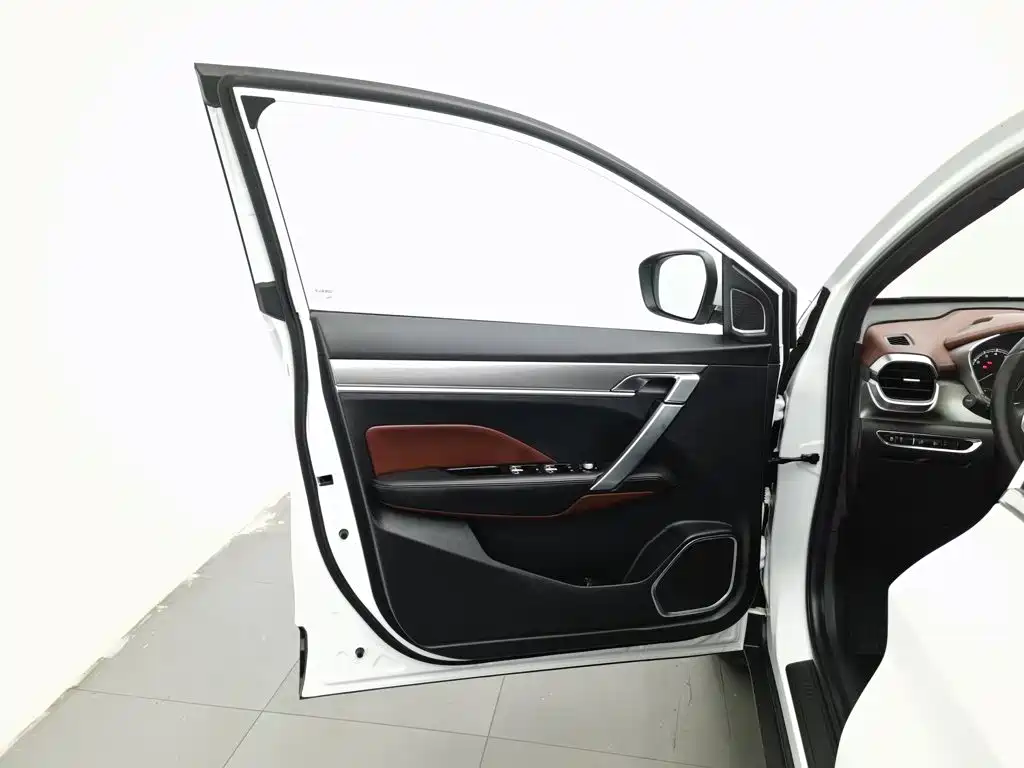 Geely Binyue — миниатюра 8