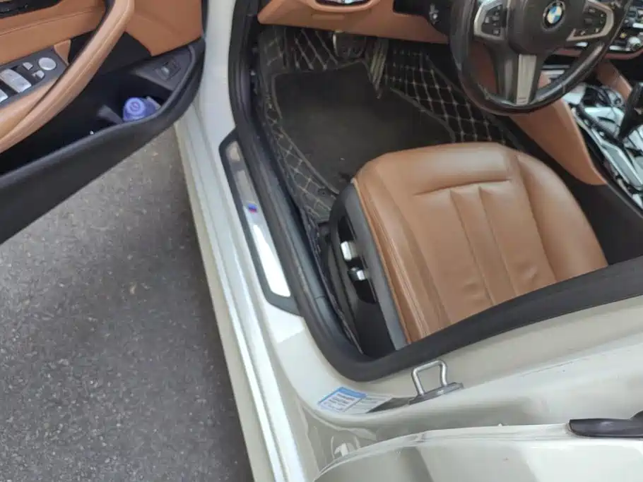 BMW 5 Series — миниатюра 9