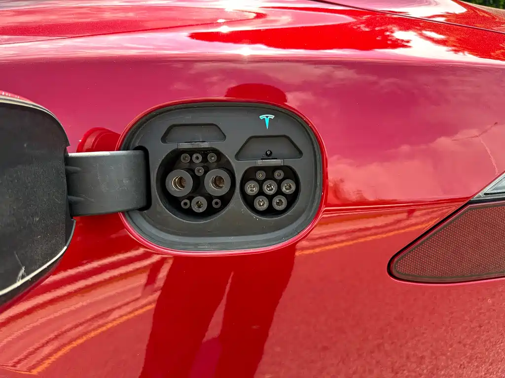 Tesla Model S — миниатюра 12