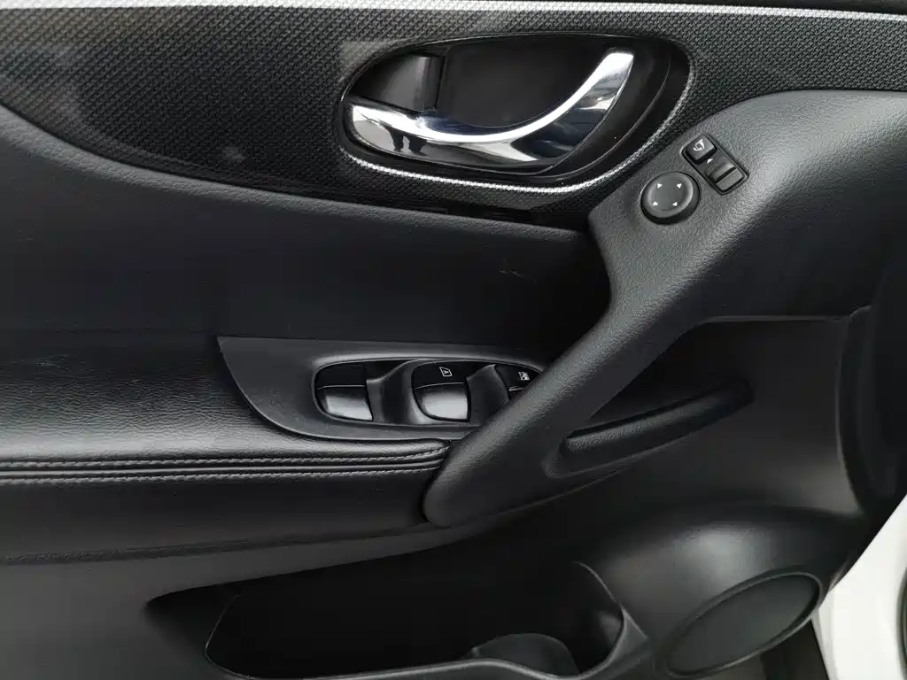 Nissan X-Trail — миниатюра 9