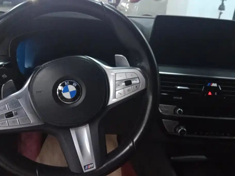BMW 5 Series — миниатюра 12