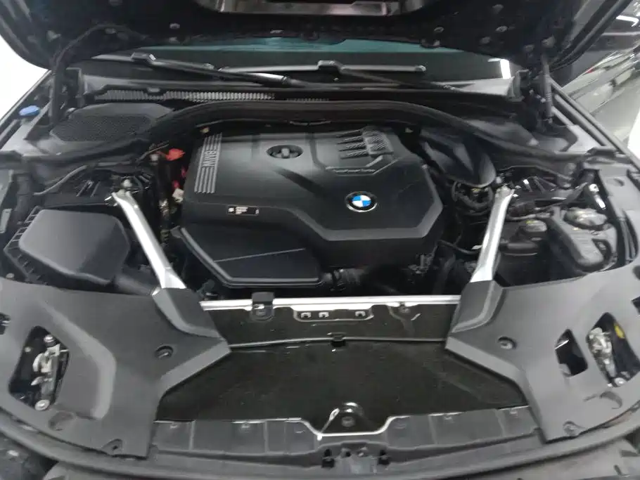 BMW 5 Series — миниатюра 10