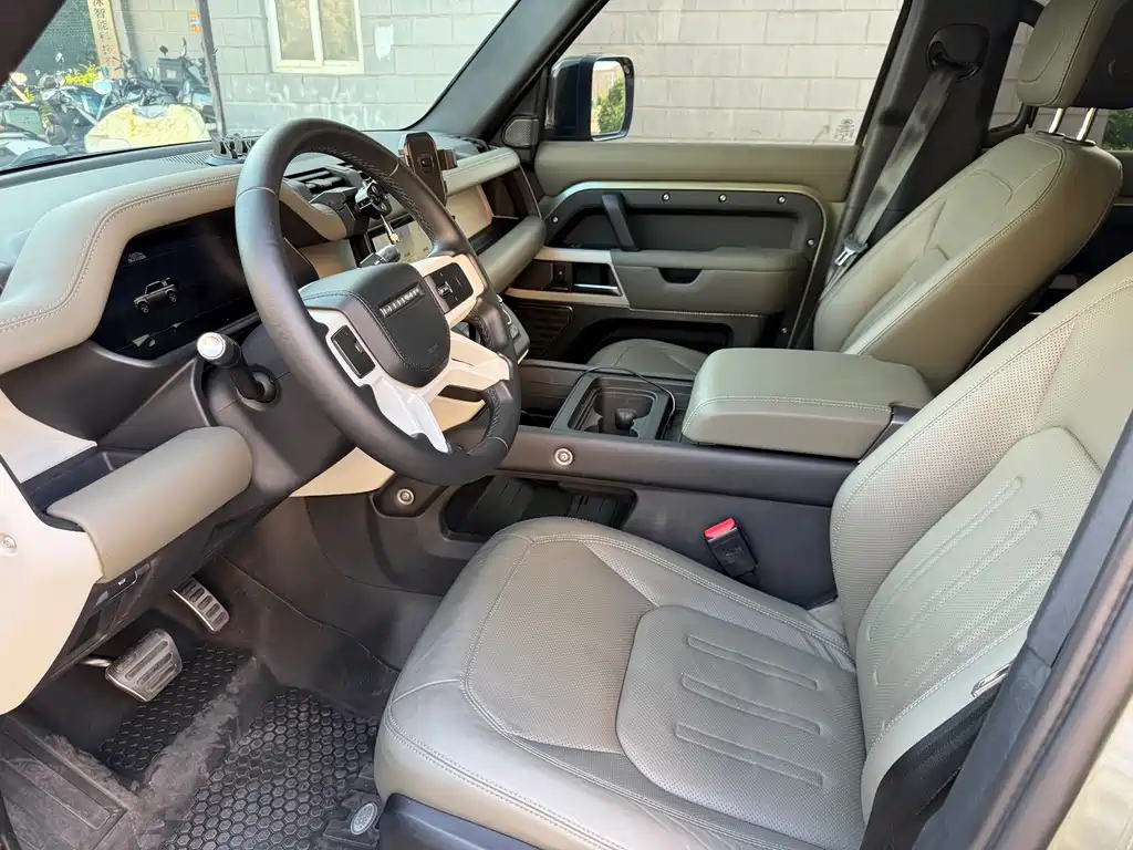 Land Rover Defender — миниатюра 4