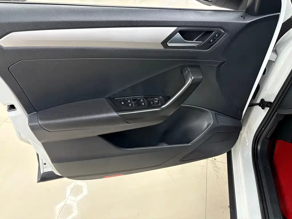 VOLKSWAGEN T ROC EXPLORING SONGS