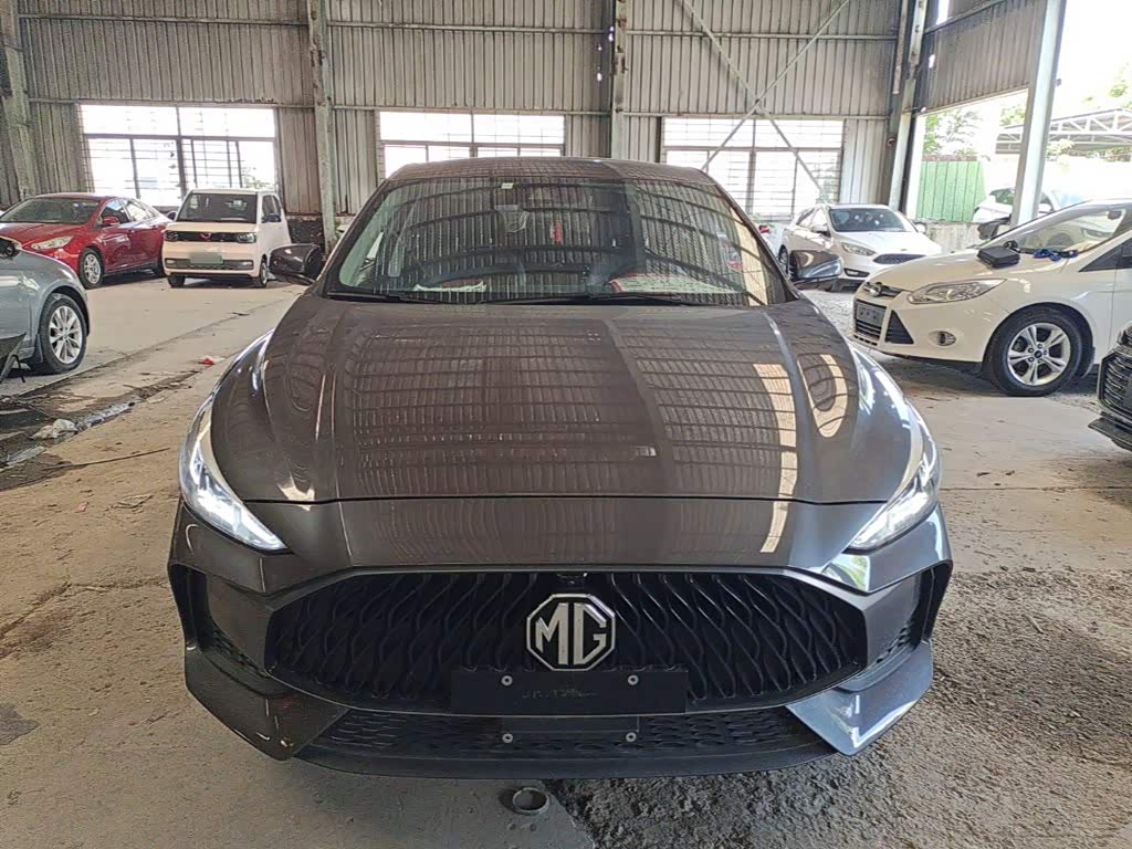 MG MG5 1.5 л 2023 г. Серебристо-серый, пробег 16600 км