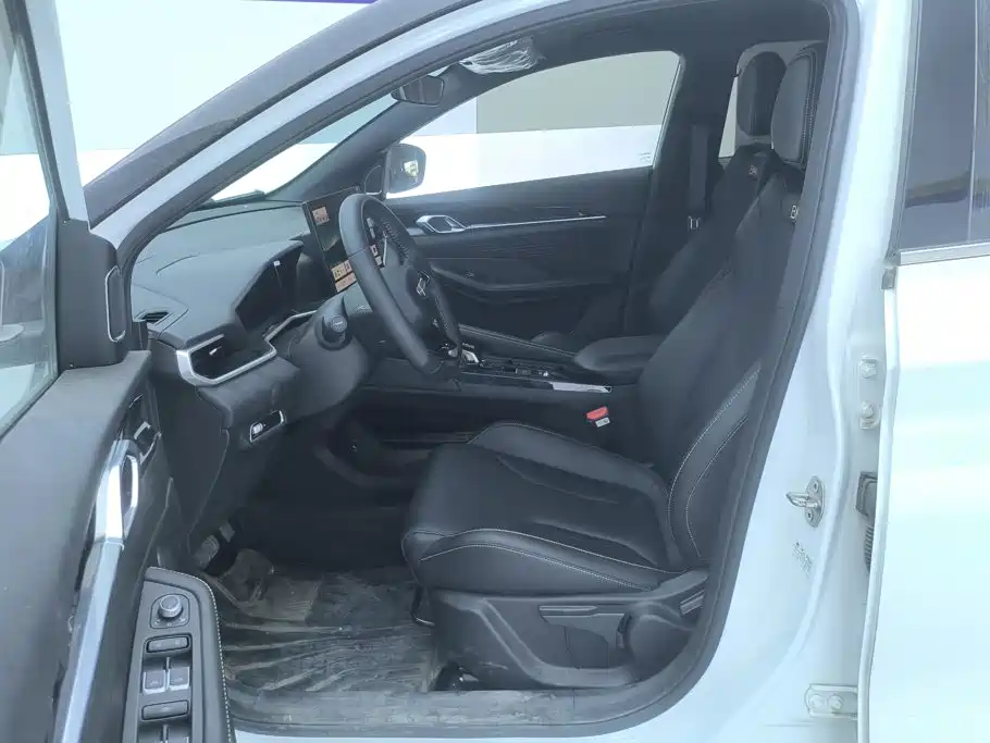 Geely Binyue — миниатюра 9