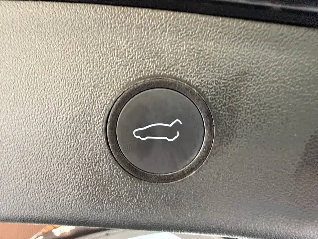 Tesla Model 3 — миниатюра 27