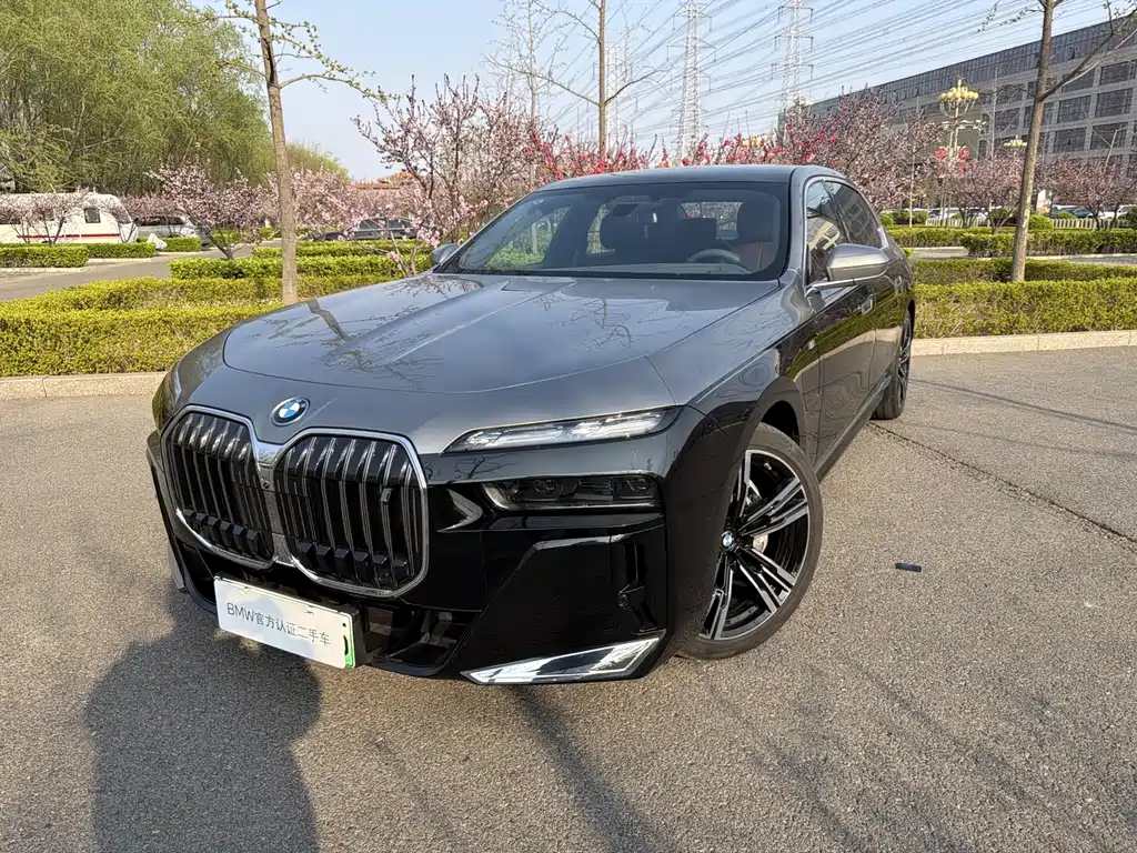 BMW i7 2025