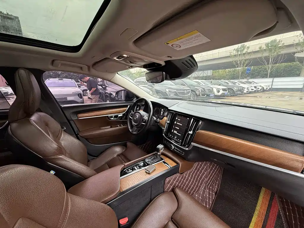 Volvo S90 — миниатюра 10