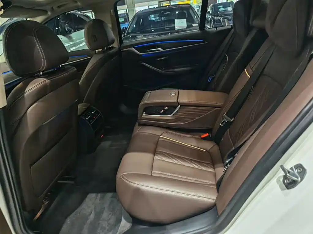 BMW 5 Series — миниатюра 3