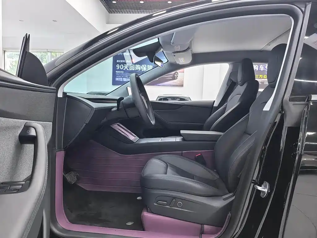 Tesla Model Y — миниатюра 5