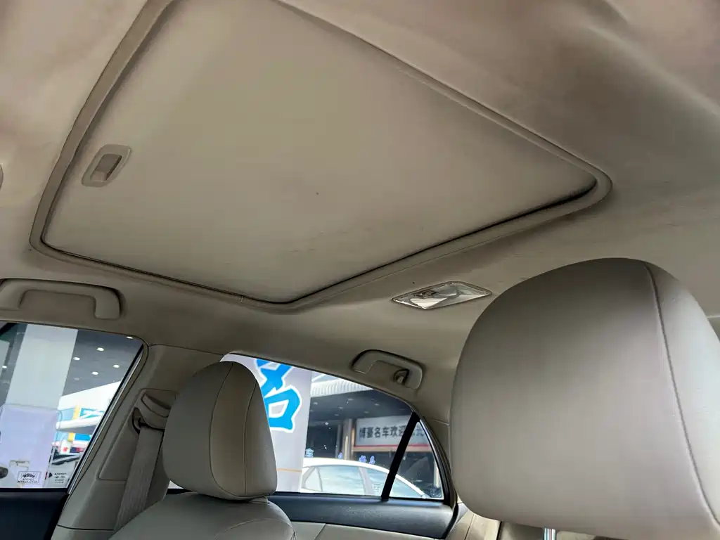 Toyota Corolla — миниатюра 12