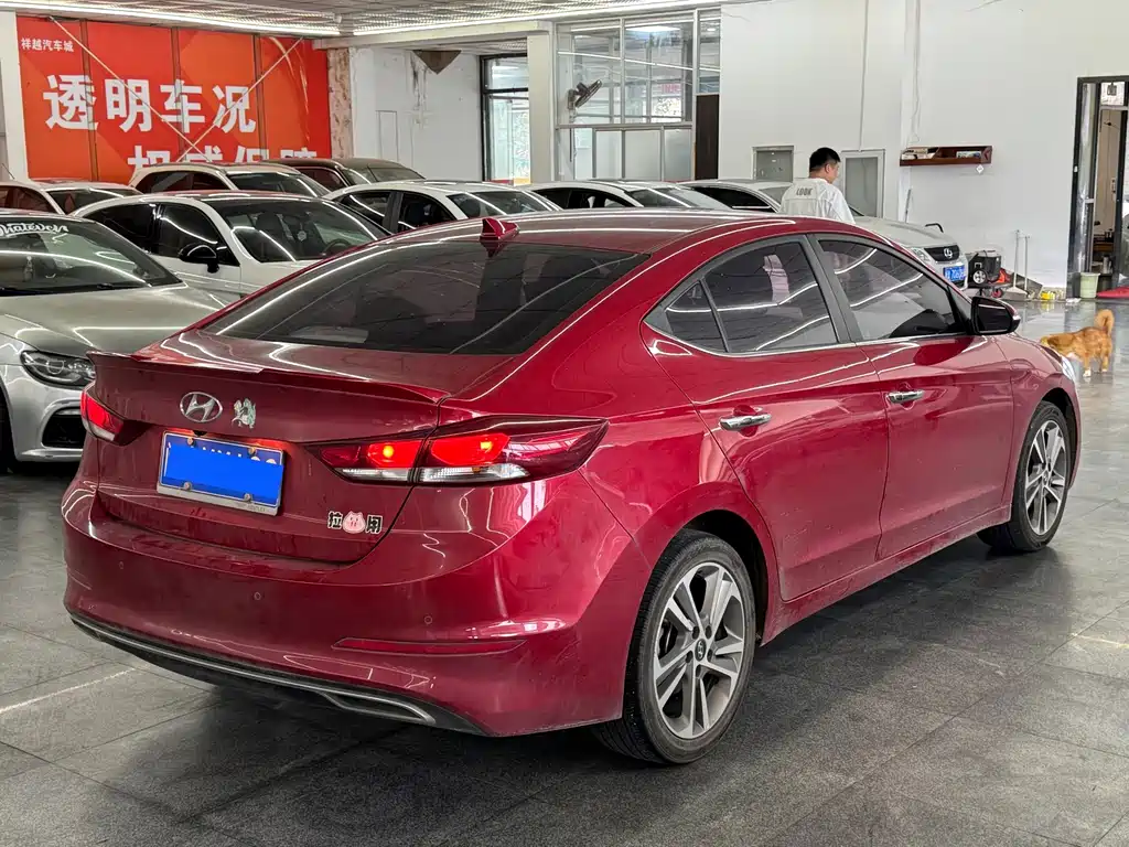 Hyundai Elantra — миниатюра 6