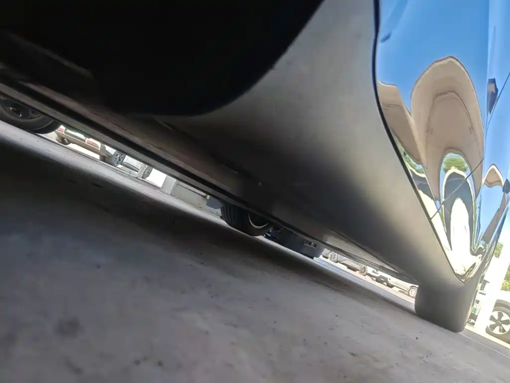 Tesla Model Y — миниатюра 21