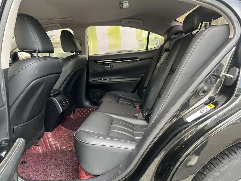 Lexus ES — миниатюра 7