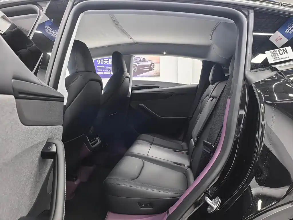 Tesla Model Y — миниатюра 8