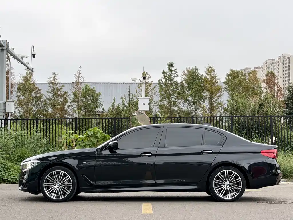 BMW 5 Series — миниатюра 3
