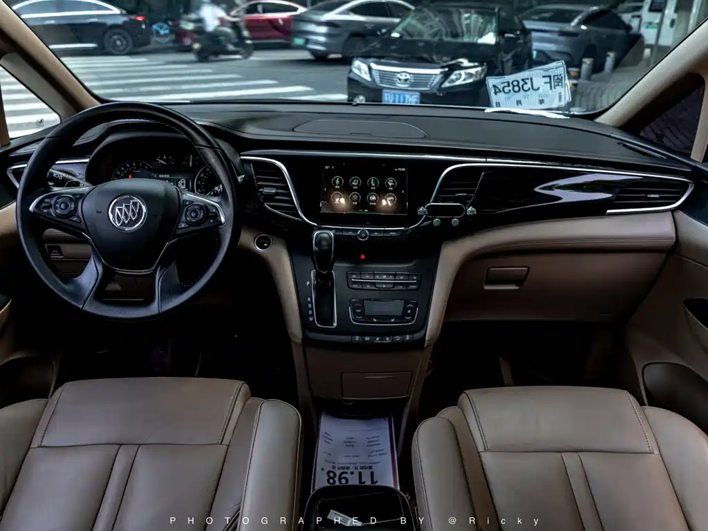 Buick GL8 — миниатюра 3