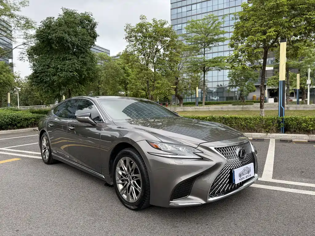Lexus LS 2018 500h Luxury V