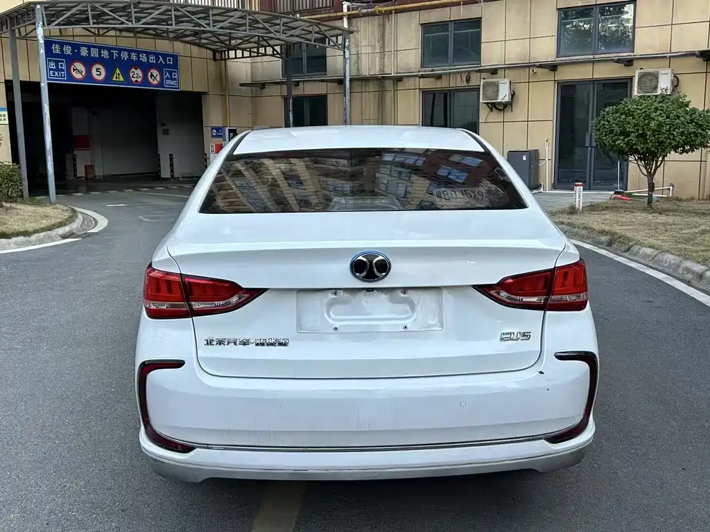 BAIC BEIJING EU5