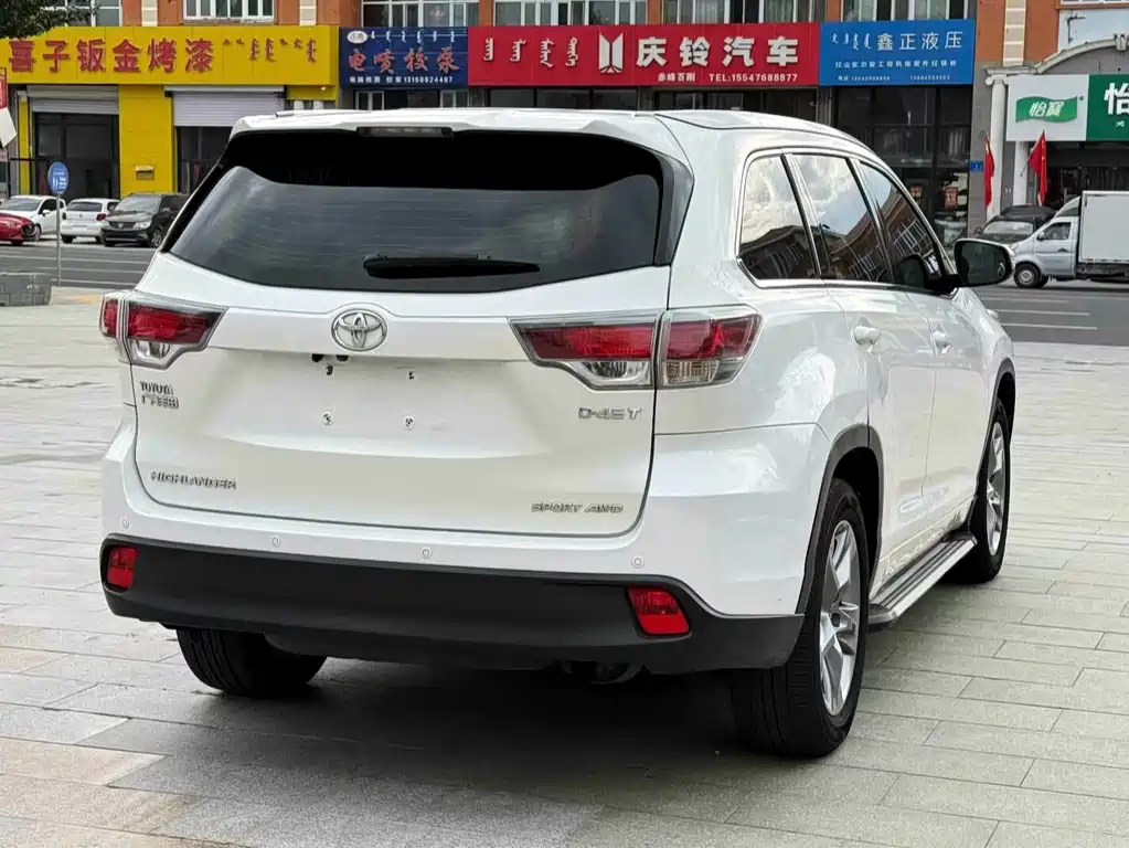 TOYOTA HIGHLANDER