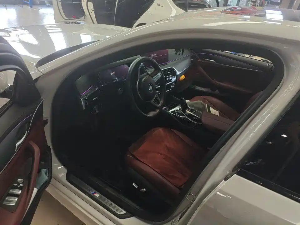 BMW 5 Series — миниатюра 8