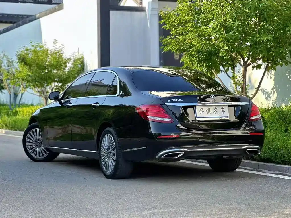 Mercedes-Benz E-Class — миниатюра 9