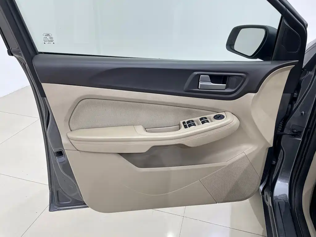 Ford Focus — миниатюра 10