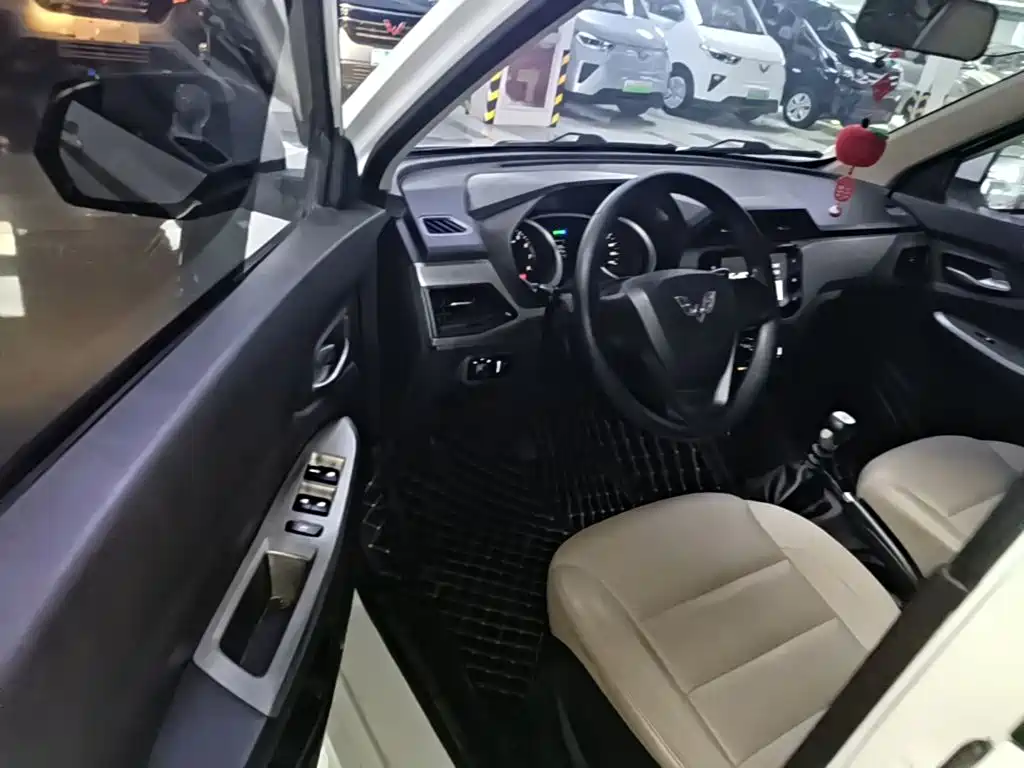 Wuling Hongguang — миниатюра 16