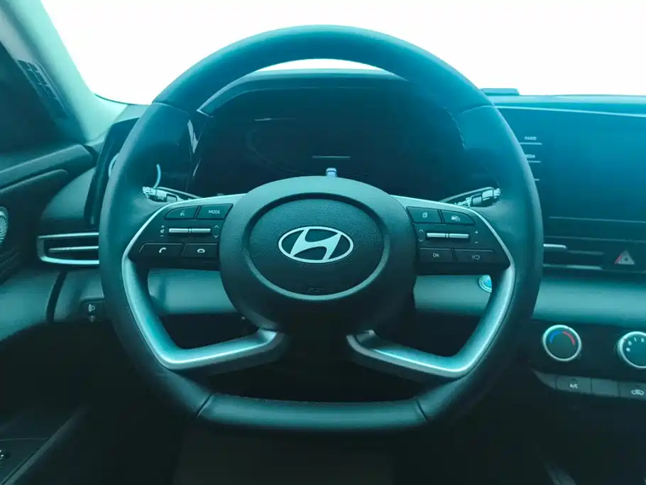 Hyundai Elantra — миниатюра 15