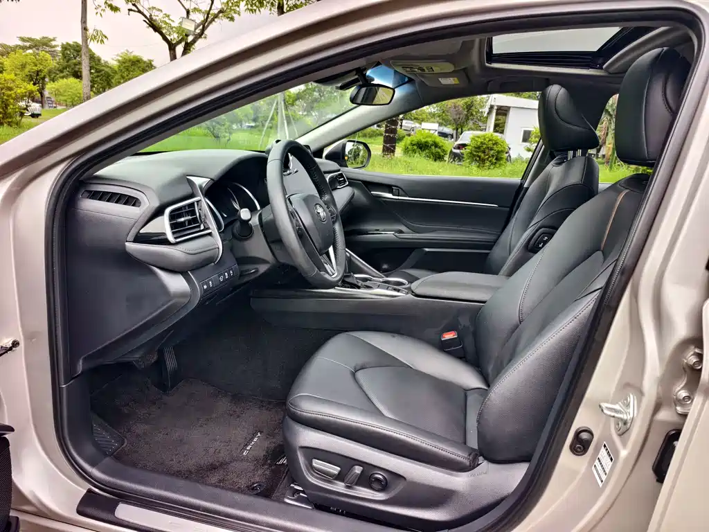 Toyota Camry — миниатюра 4