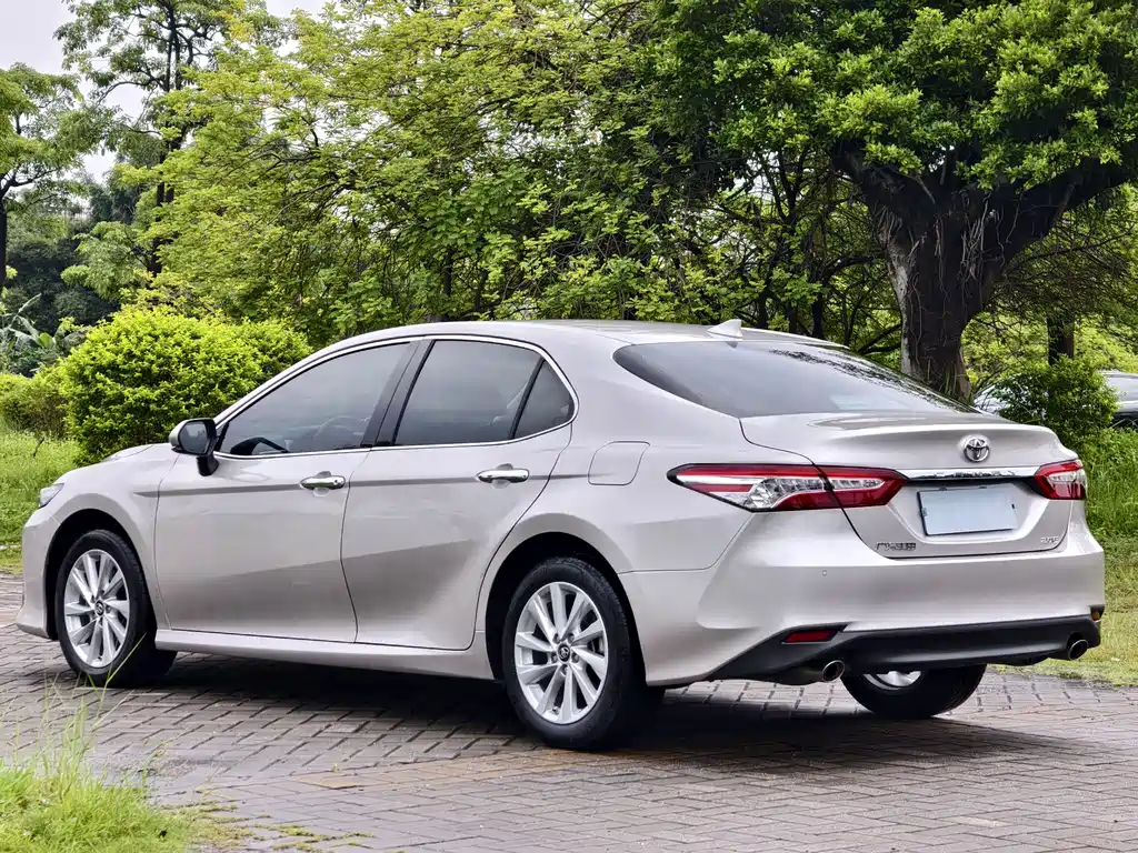 Toyota Camry — миниатюра 12