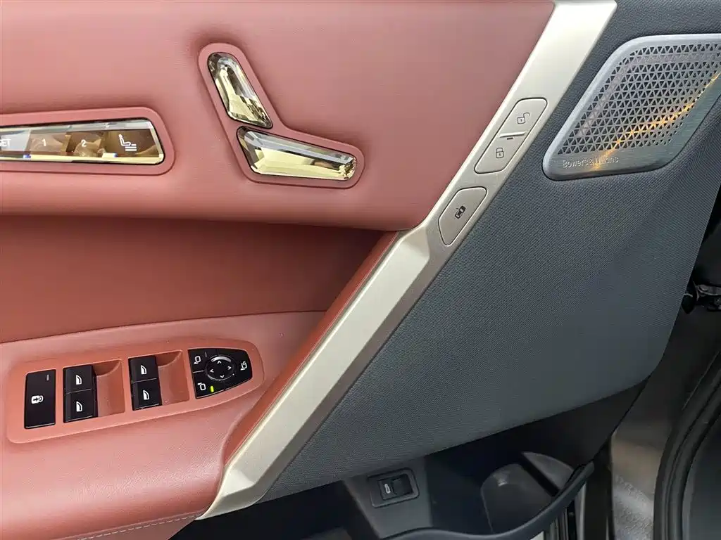 BMW BMW iX M60 — миниатюра 10