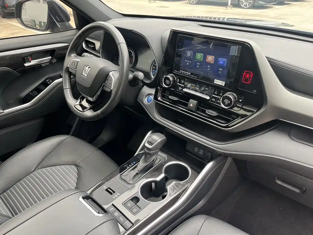 Toyota Crown Kluger — миниатюра 7