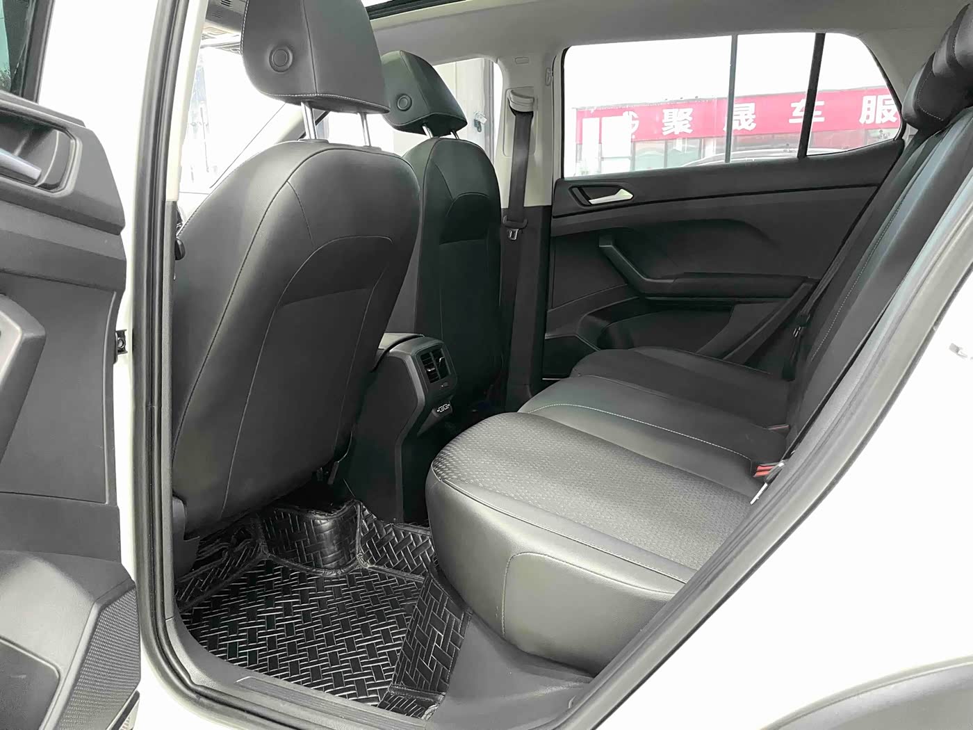 Volkswagen Tanying 1.5 л 2022 г. Белый, пробег 27799 км