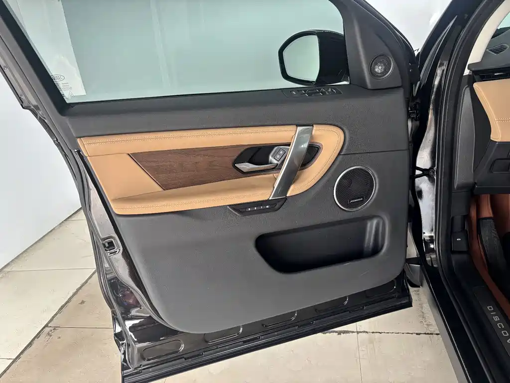 Land Rover Discovery Sport — миниатюра 11