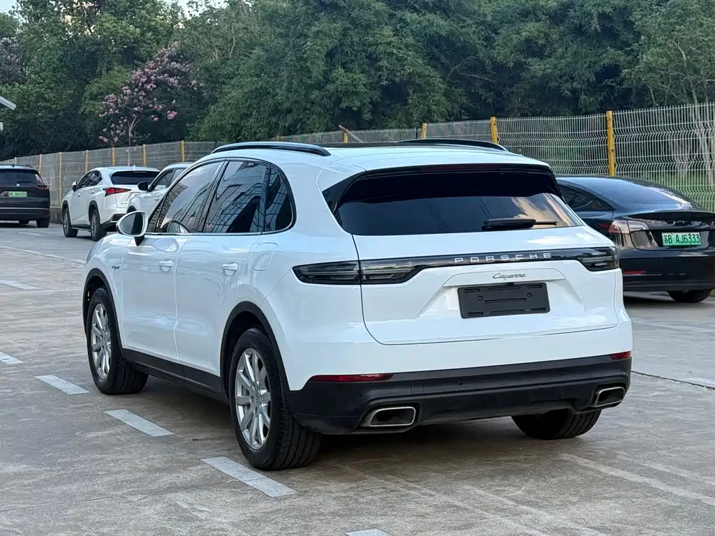 Porsche Cayenne Hybrid — миниатюра 6