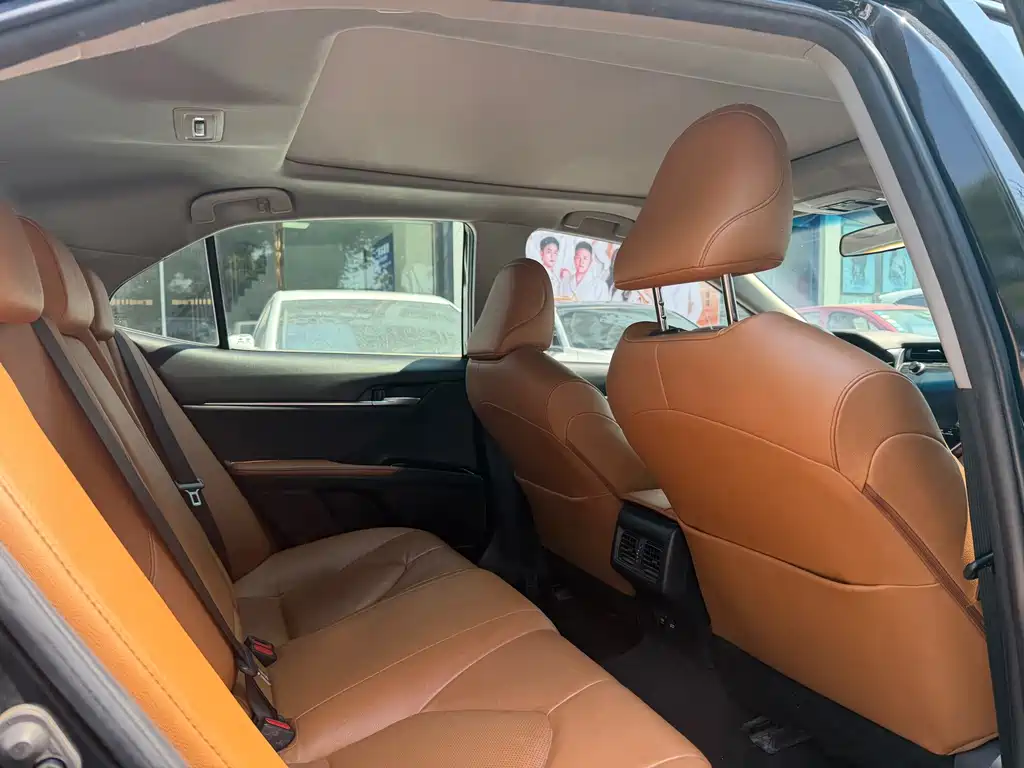 Toyota Camry — миниатюра 11