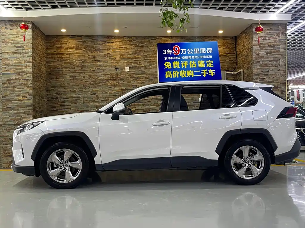 Toyota RAV4 — миниатюра 3