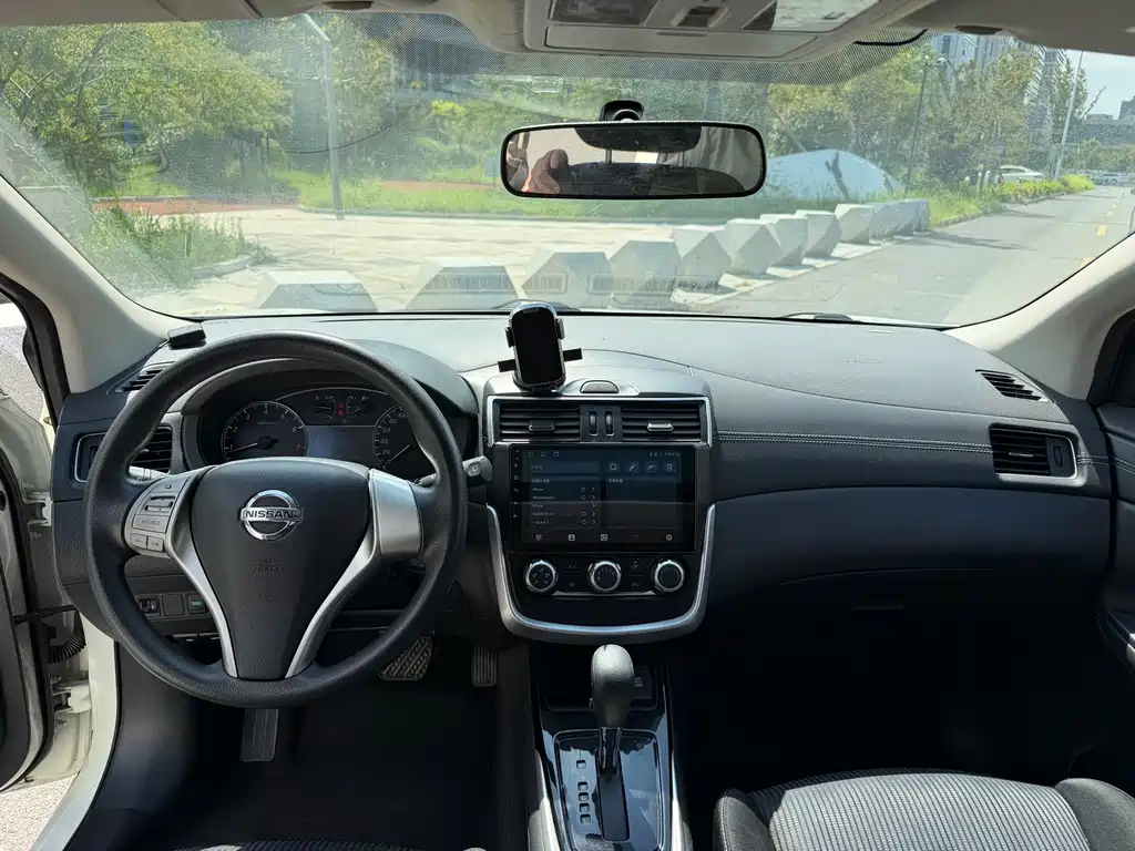 Nissan Tiida — миниатюра 11