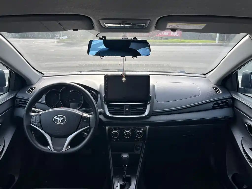 Toyota Yaris L — миниатюра 9