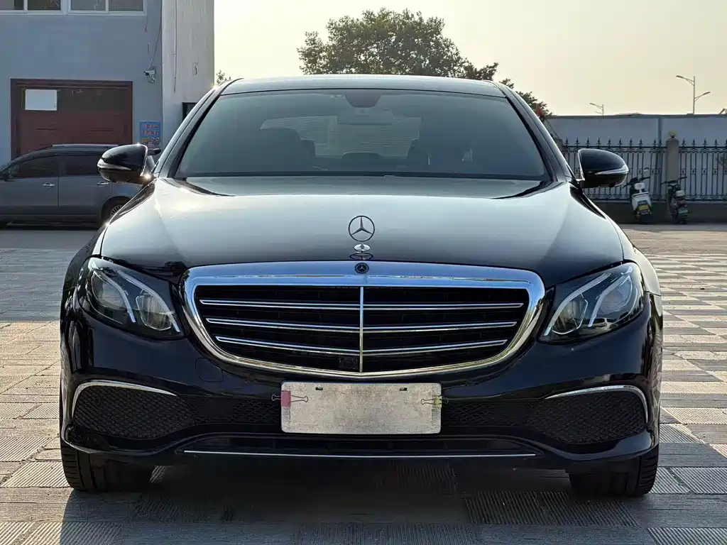 Mercedes-Benz E-Class — миниатюра 2