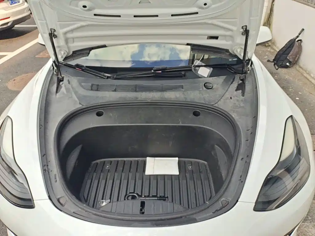 Tesla Model 3 — миниатюра 20