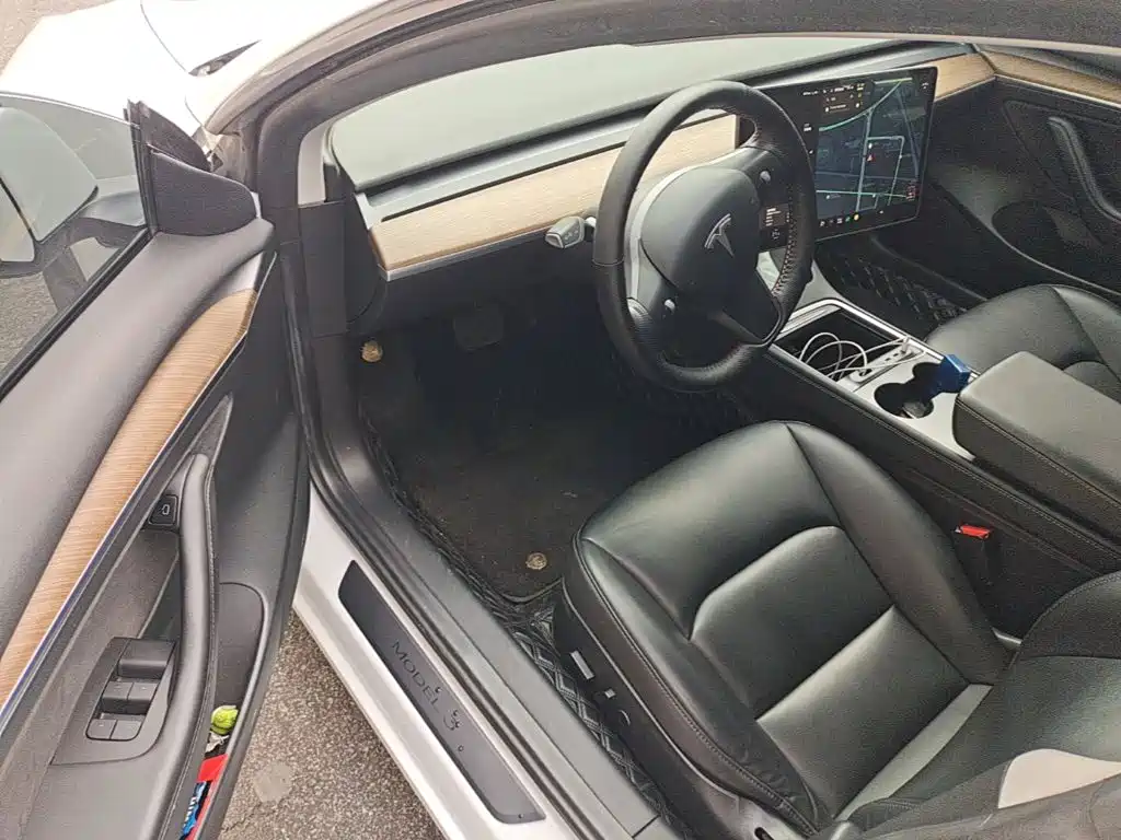 Tesla Model 3 — миниатюра 16