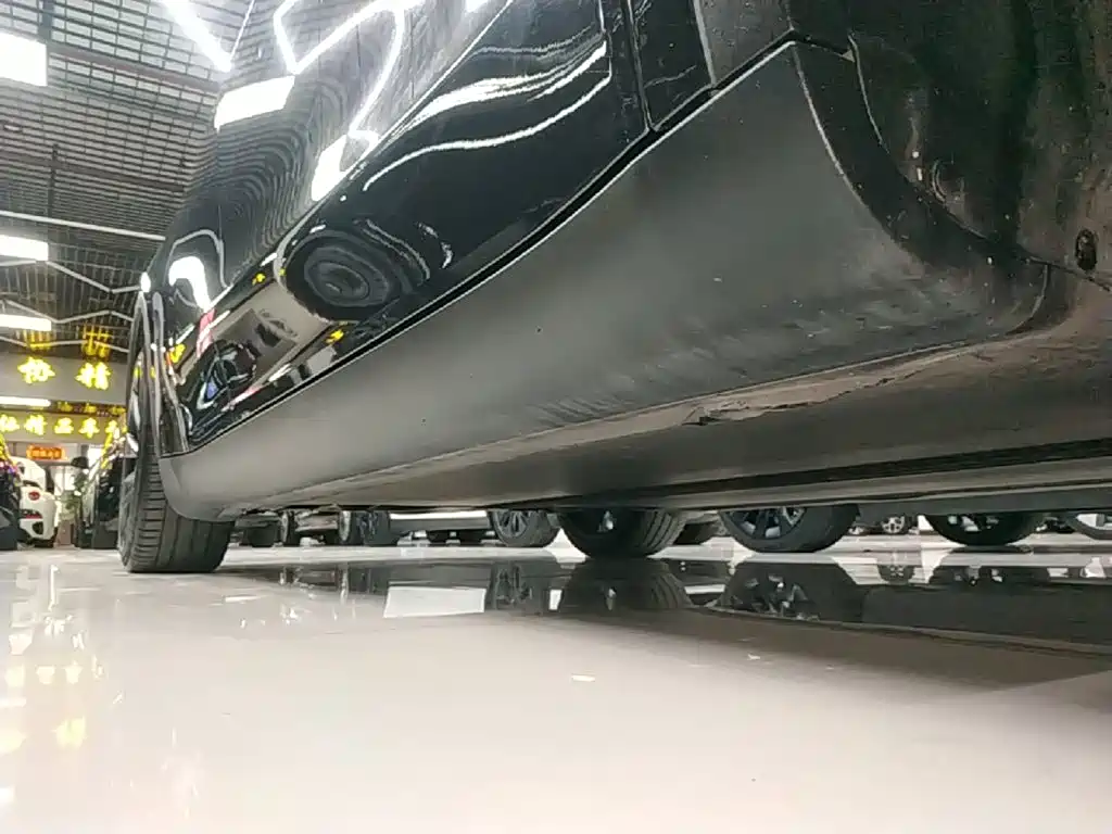 Tesla Model Y — миниатюра 21