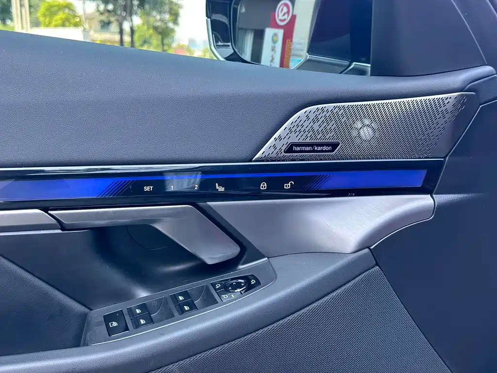 BMW 5 Series — миниатюра 15