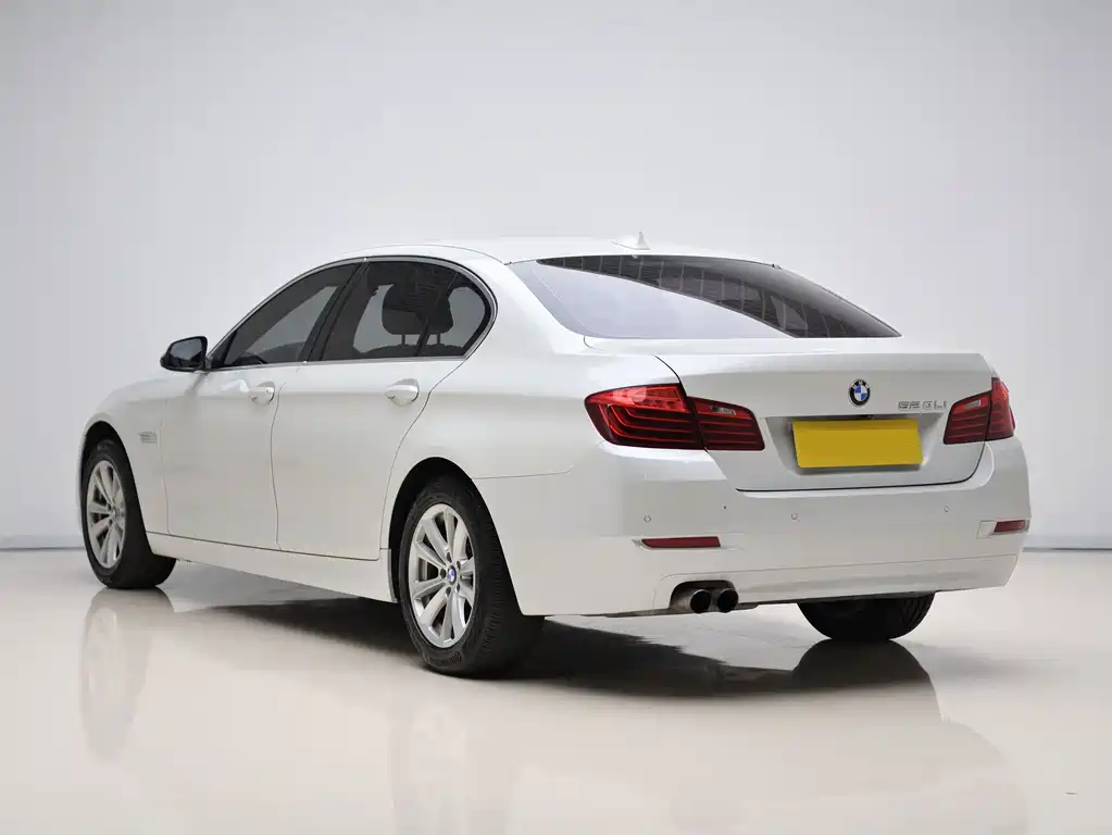 BMW 5 Series — миниатюра 4