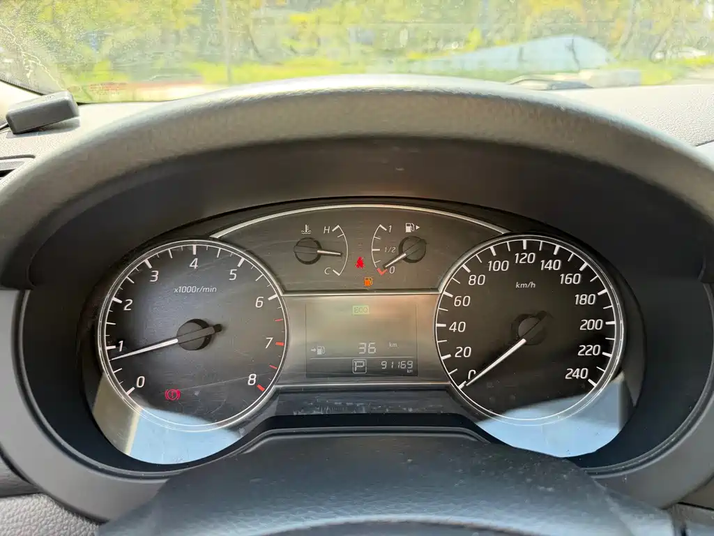 Nissan Tiida — миниатюра 13