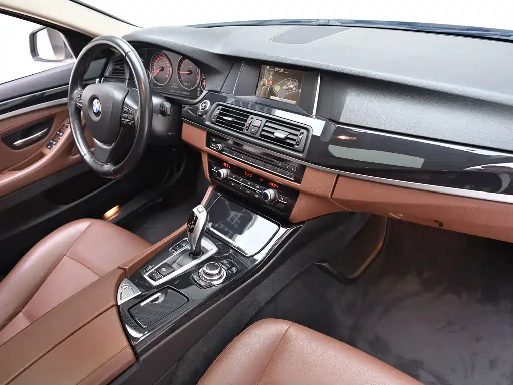BMW 5 Series — миниатюра 14