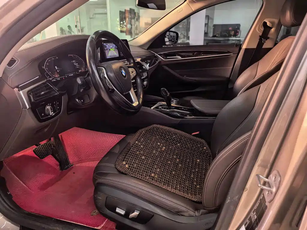 BMW 5 Series — миниатюра 9